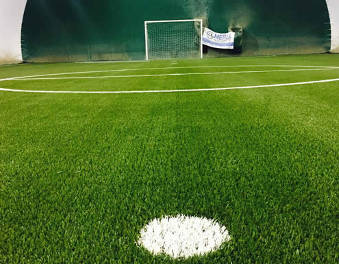 Nuovo campo da calcio in erba sintetica