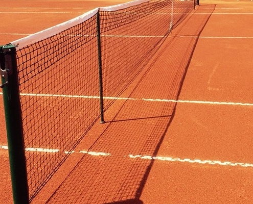 Campi da tennis in terra rossa chiavi in mano